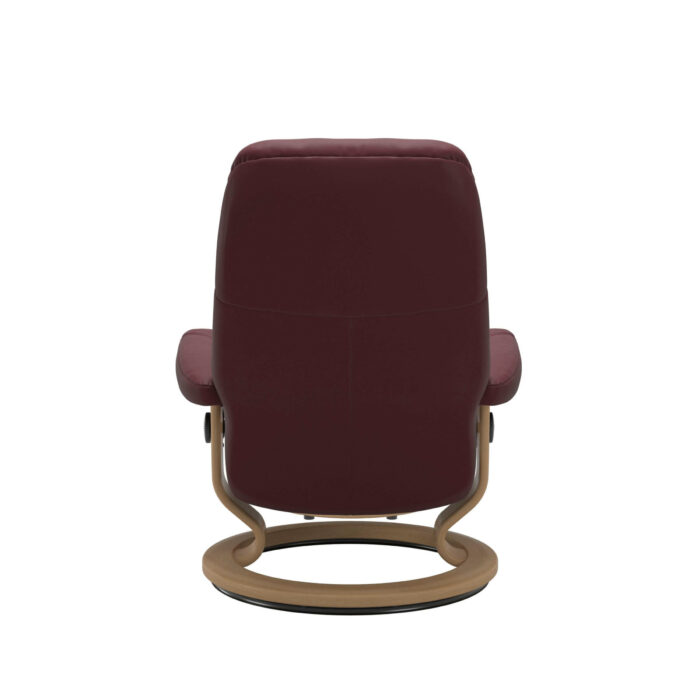 02-consul-bordeaux.jpg Stressless Sessel von hinten, Modell Consul in Leder Batick bordeaux, Classic Gestell in Holz Eichefarben gebeizt