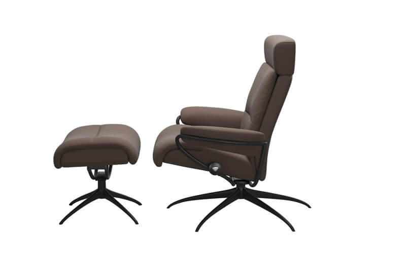 Stressless Tokyo Sessel mit Star Untergestell und Hocker, Ansicht von der Seite, höhenverstellbare Kopfstütze
