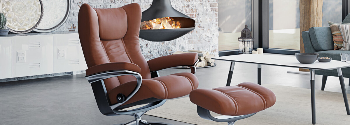 Stressless Sessel Wing, abgebildet mit Signature Gestell und Lederbezug